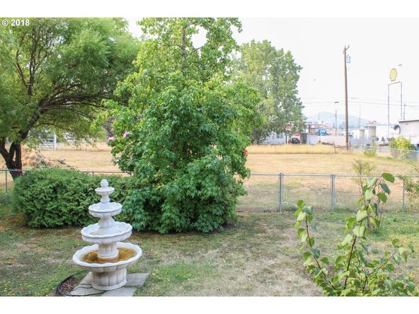 161 Green Siding Rd, Roseburg, OR 97471